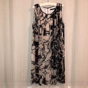 BCBG Paris 12 Ivory Black Sleeveless Pleated Chest and Upper Back Dress